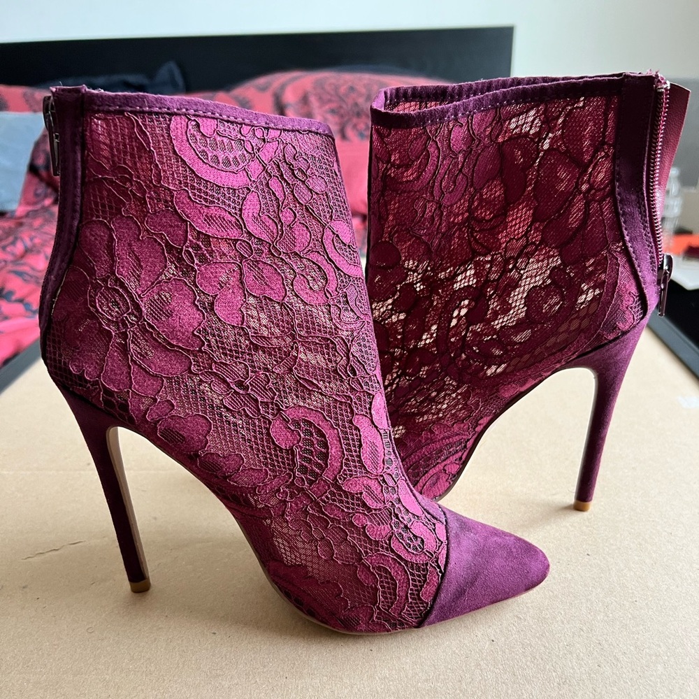 Lace closed toes heeled booties